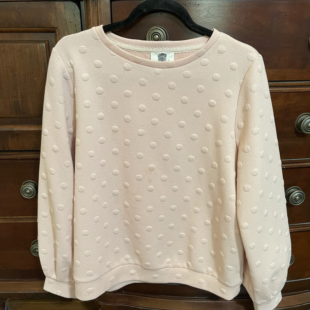 Cute peachy/light pink sweatshirt.